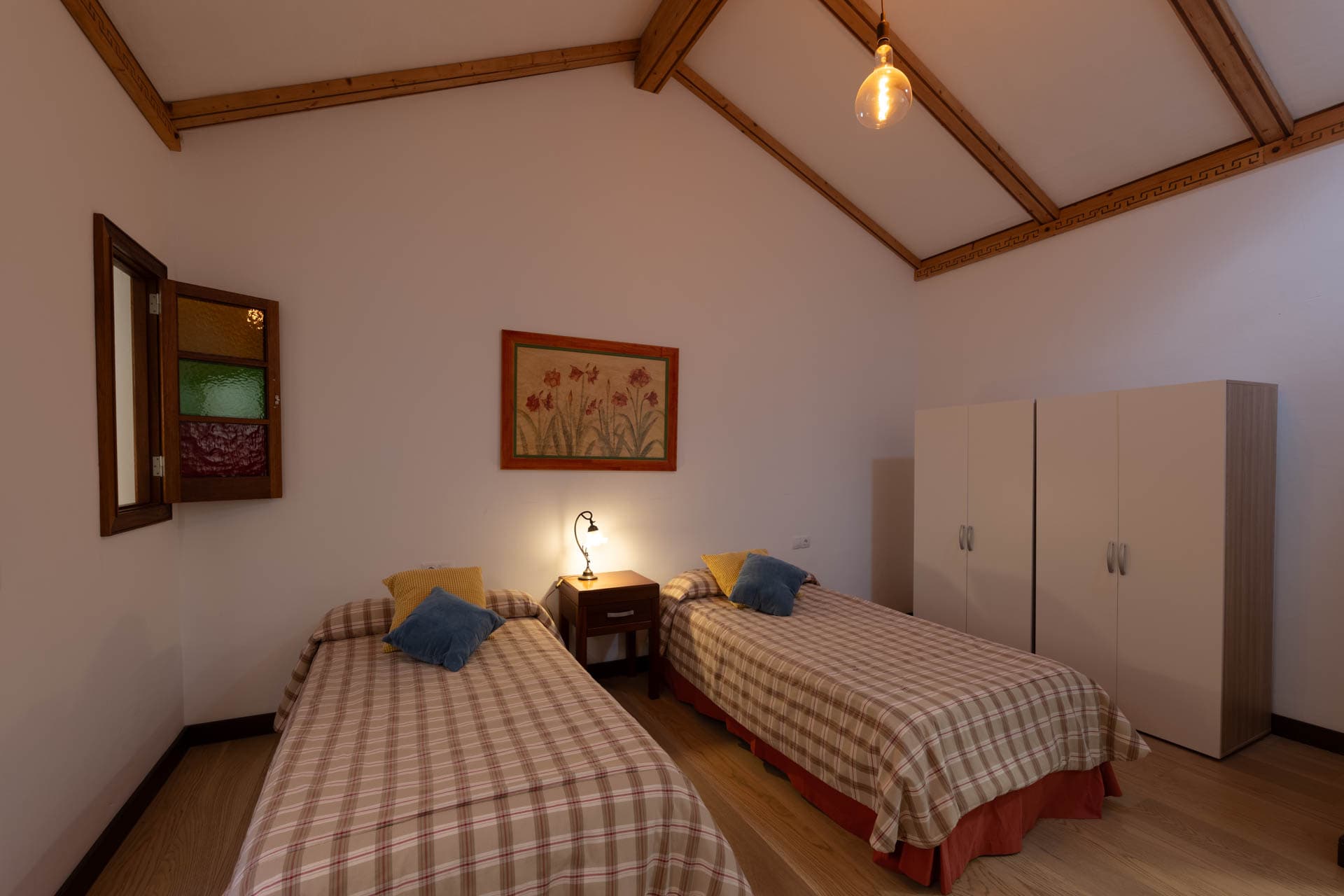 Cuarto doble con baño en Finca Anconito, estancia acogedora