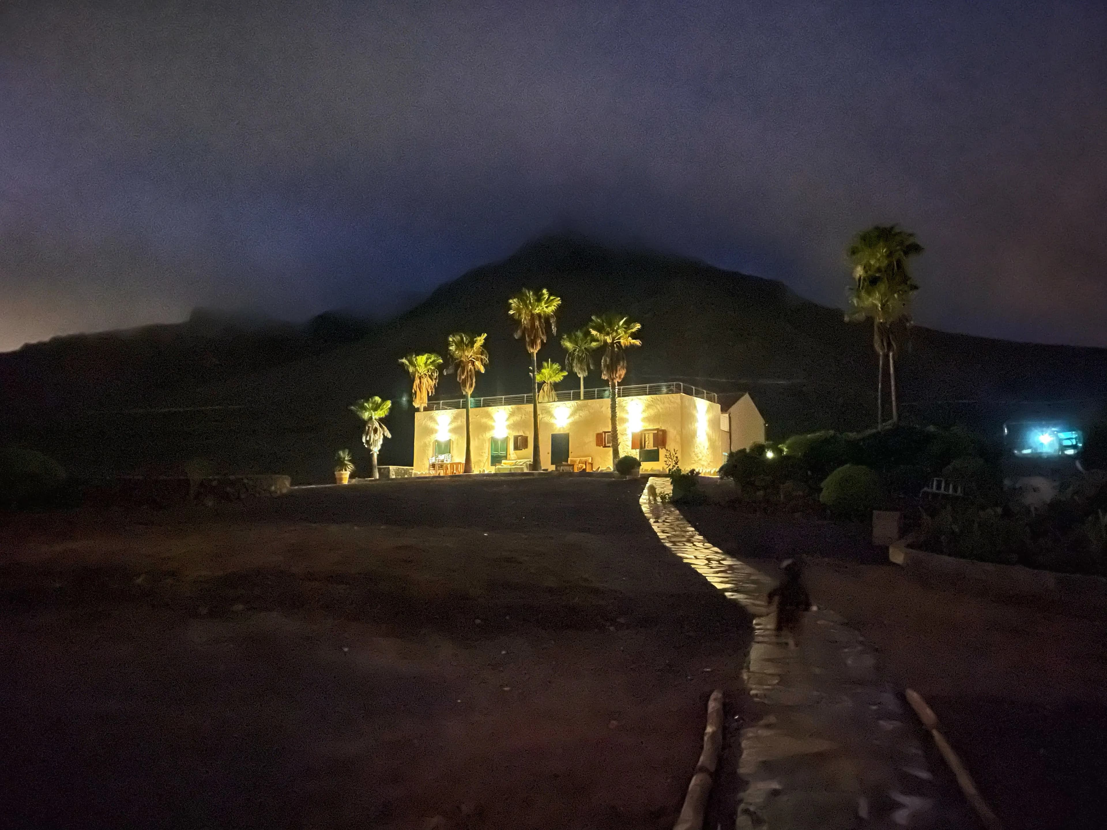 La finca cuando anochece