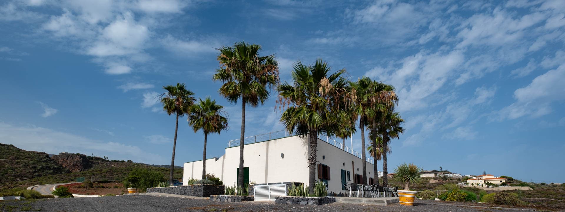 Detalle exterior de la casa de Finca Anconito con muros de piedra